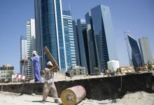 Construction workers in Kuwait City: Greater diversification of the Gulf countries’ economies would lessen exposure to oil market price swings, IMF says (photo: Reuters/Jassim Mohammed) 