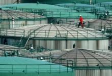 Oil storage tank in Hamburg, Germany.<i> </i><i>WEO Update</i> shows falling oil prices a net positive for global growth, but not enough to offset weak investment (photo: Christian Charisius/Reuters/Corbis) 
