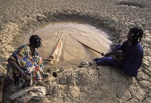 Dried lake bed in Mali. Droughts are increasingly frequent in Africa, and contribute to poverty and insecurity (photo: Karen Kasmauski/Corbis) 
