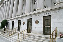 Здание Министерства финансов в Вашингтоне, округ Колумбия: в 2014 году рост в США может ускориться при более умеренной бюджетной корректировке, — заявляет МВФ (фото: Karen Bleier/AFP). 