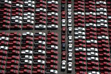 Camionetas fabricadas en Estados Unidos listas para entrega en Detroit, Michigan. Gran parte del repunte del crecimiento en 2014 estará impulsado por las economías avanzadas (foto: Jeff Haynes/AFP/Getty Images/Newscom) 